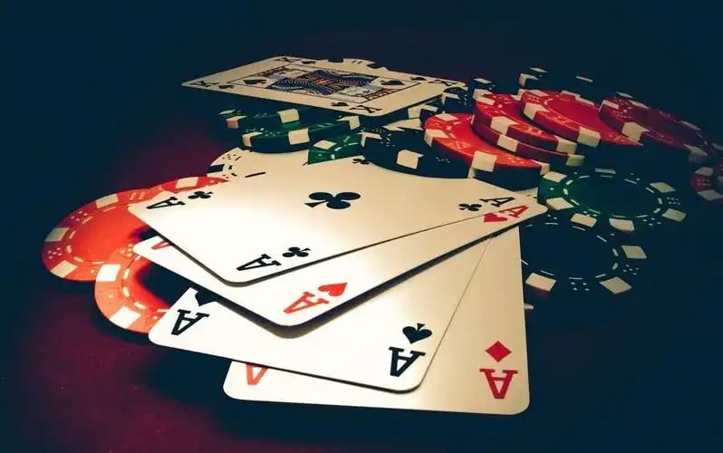 Live casino roulette and baccarat table views